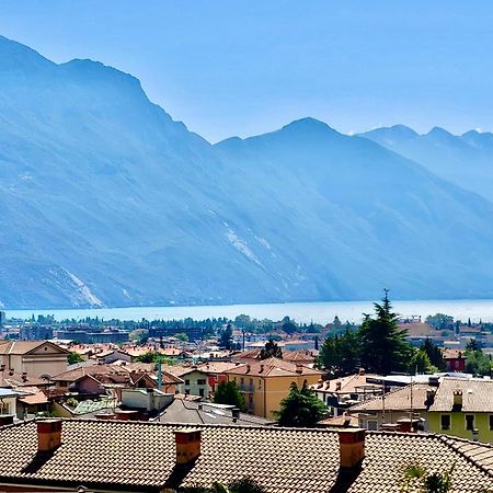 Appartamento Peppino Mit Seeblick Und Pool Riva del Garda Exteriör bild