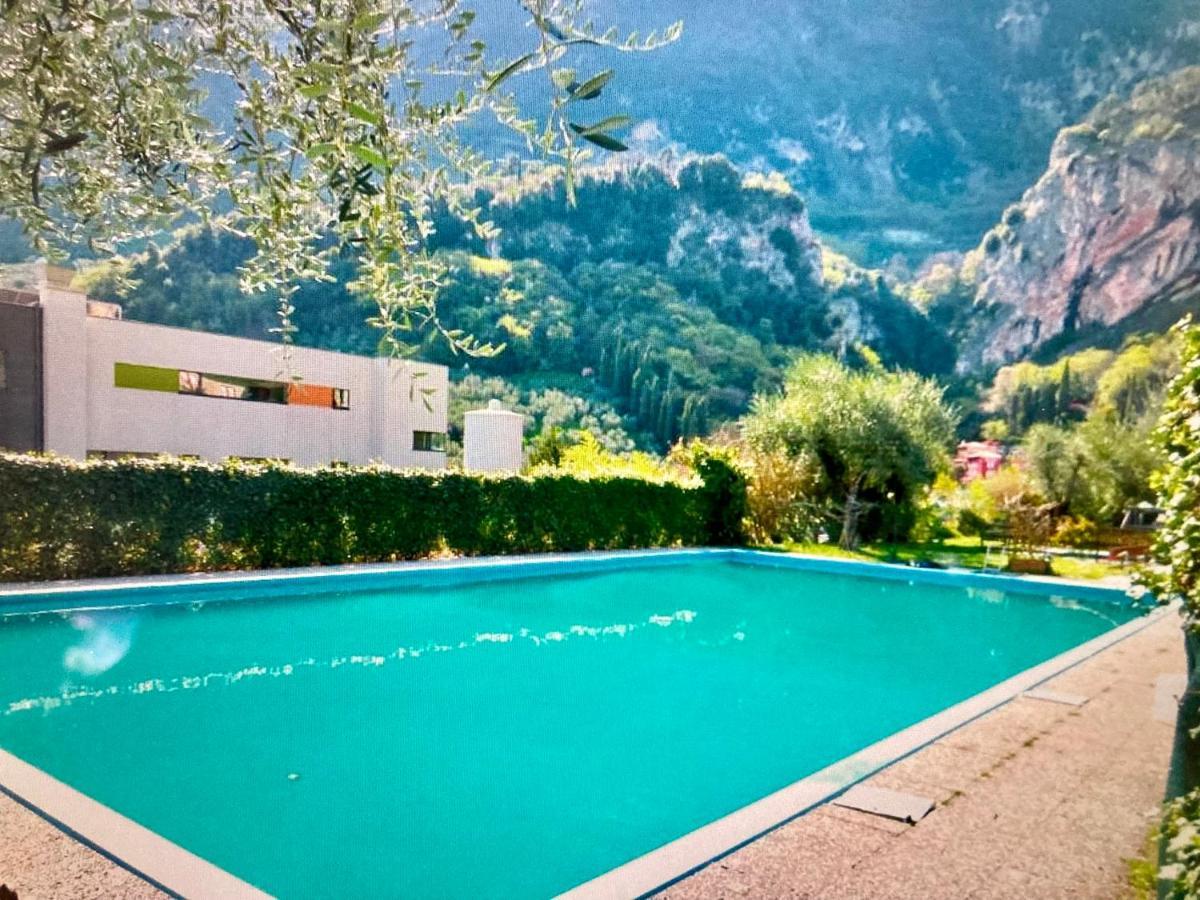 Appartamento Peppino Mit Seeblick Und Pool Riva del Garda Exteriör bild