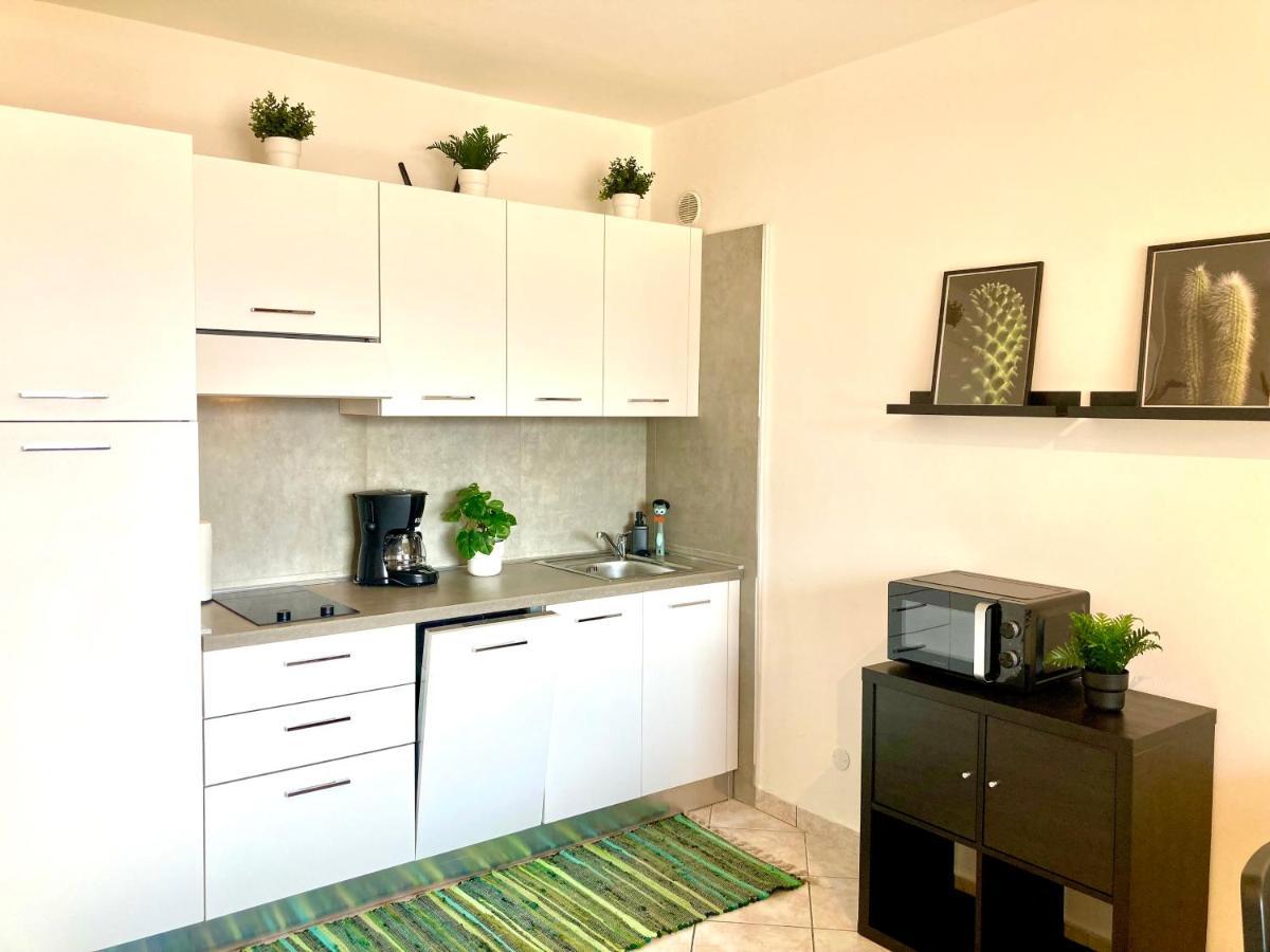 Appartamento Peppino Mit Seeblick Und Pool Riva del Garda Exteriör bild