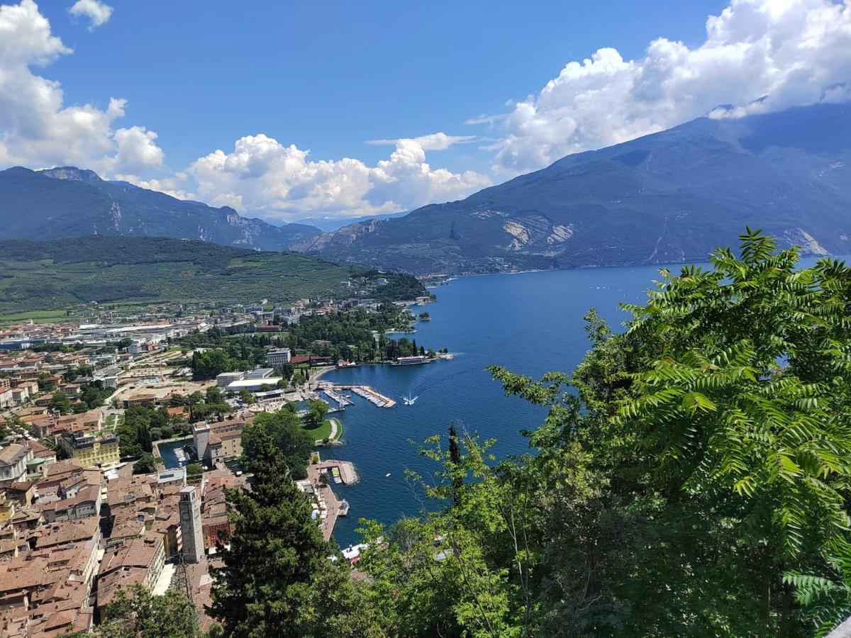 Appartamento Peppino Mit Seeblick Und Pool Riva del Garda Exteriör bild